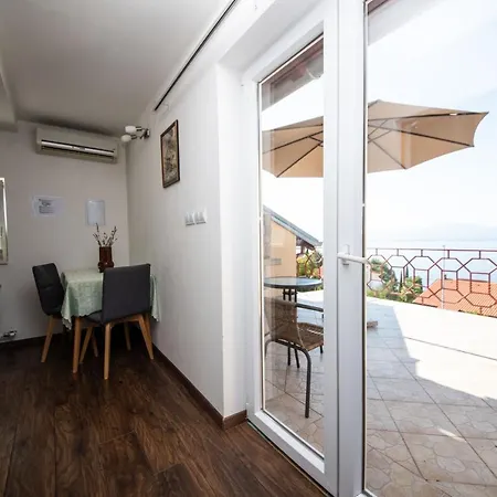 Apartment Karina By El-pi Tours