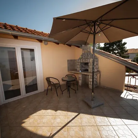 Apartman Karina By El-pi Tours Njivice