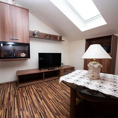 Apartment Karina By El-pi Tours