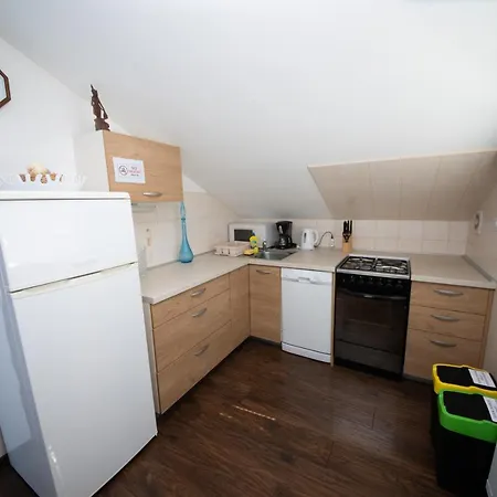 Apartment Karina By El-pi Tours