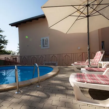 Apartman Karina By El-pi Tours